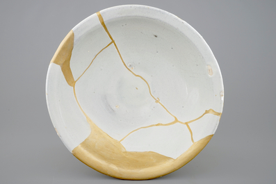 A large white Dutch Delft bowl with kintsugi style repair, 17th C.