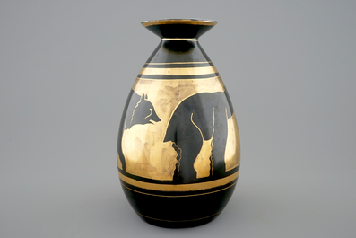 Een vaas met decor van beren, Charles Catteau, Boch K&eacute;ramis, 1e helft 20e eeuw