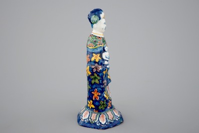 Un mod&egrave;le d'une Vierge &agrave; l'Enfant en fa&iuml;ence polychrome de Delft, chinoiserie, 18&egrave;me