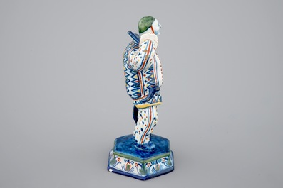 Mod&egrave;le d'un Harlequin de la Commedia dell'arte en fa&iuml;ence polychrome de Delft, 19&egrave;me