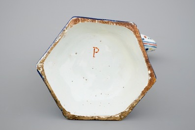 Mod&egrave;le d'un Harlequin de la Commedia dell'arte en fa&iuml;ence polychrome de Delft, 19&egrave;me