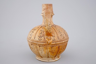 Een fraai bolvormig steengoed kruikje Raeren, 16/17e eeuw