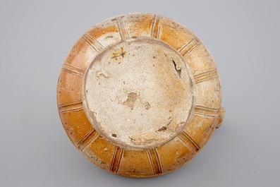 Een fraai bolvormig steengoed kruikje Raeren, 16/17e eeuw