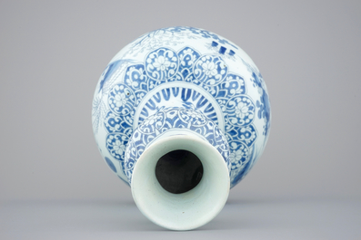 A tall blue and white Dutch Delft garlic neck vase with chinoiserie decoration, 17th C.