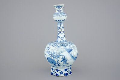 A tall blue and white Dutch Delft garlic neck vase with chinoiserie decoration, 17th C.
