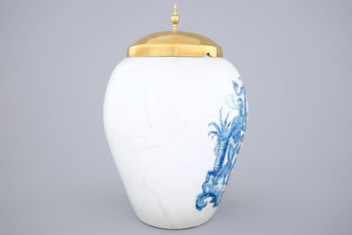 A very fine blue and white Dutch Delft tobacco jar, 18th C.