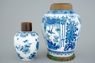 Two blue and white Dutch Delft chinoiserie jars, 17/18th C.