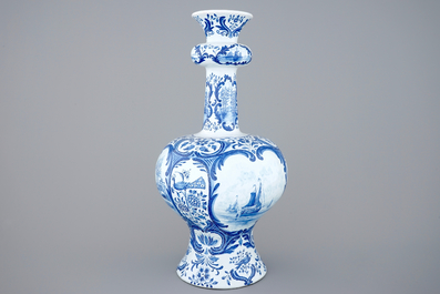 Un grand vase en fa&iuml;ence de Delft de Makkum, la Frise, 19&egrave;me