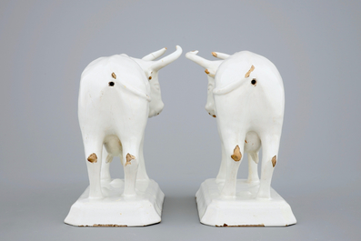 A large pair of monochrome Dutch Delft cows, 18th C.