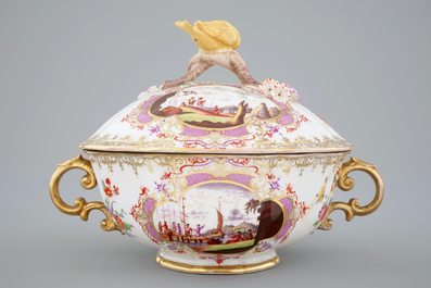 Un bol et son couvercle sur pr&eacute;sentoir en porcelaine de Meissen, 18&egrave;me