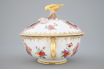 A Meissen porcelain lidded bowl on stand, 18th C.