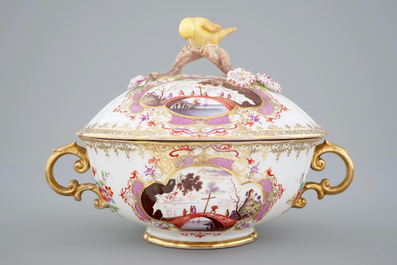 A Meissen porcelain lidded bowl on stand, 18th C.