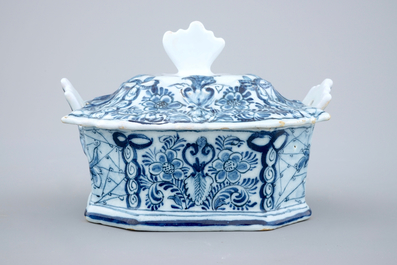 A blue and white Dutch Delft butter tub on stand, 18th C.