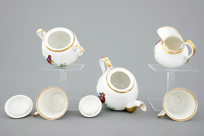 A tea service for two (t&ecirc;te-&agrave;-t&ecirc;te) in Paris porcelain, 19th C.