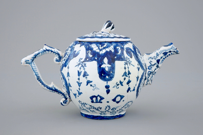 A blue and white French faience teapot, Rouen, 18th C.