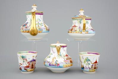 A chinoiserie tea service for two (t&ecirc;te-&agrave;-t&ecirc;te), Bayeux porcelain, 19th C.