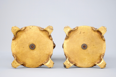 Une paire de vases en porcelaine de S&egrave;vres mont&eacute; en bronze et email champlev&eacute;, 19&egrave;me