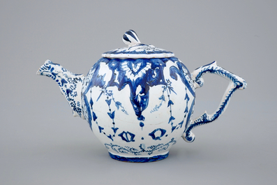A blue and white French faience teapot, Rouen, 18th C.