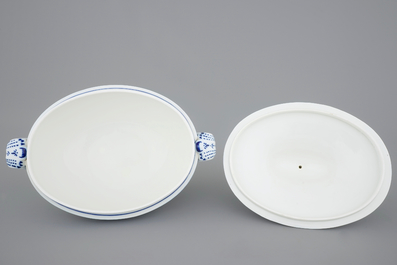 A blue and white Tournai porcelain tureen and cover, 18th C.