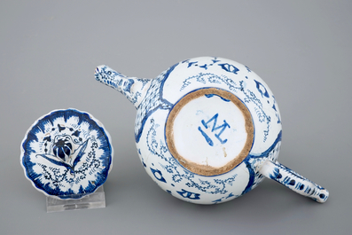 A blue and white French faience teapot, Rouen, 18th C.