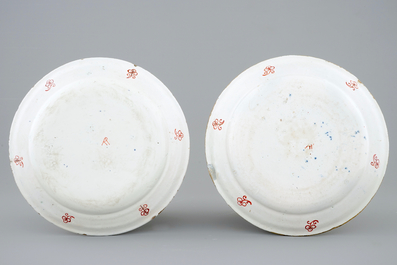 A pair of Dutch Delft dor&eacute; plates with &quot;Four hearts&quot; design, 18th C.