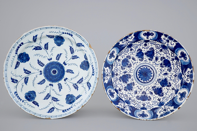 A set of 4 large Dutch Delft blue and white dishes, 18th C.