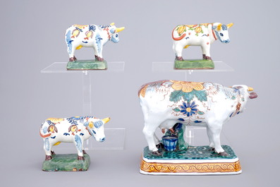 Een lot van 4 polychrome Delftse koeien, 19e eeuw