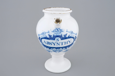 Een blauw-witte Delftse siroopkan &quot;Absynthy&quot;, 18e eeuw