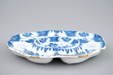 A blue and white Dutch Delft spice plate, 17/18th C.