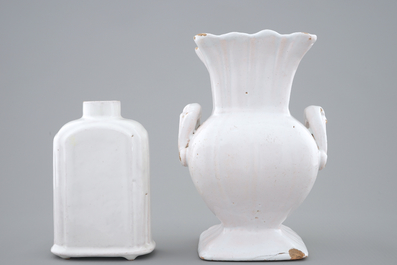 Une bo&icirc;te &agrave; th&eacute; et un vase carr&eacute; en blanc de Delft, prob. France, 18&egrave;me