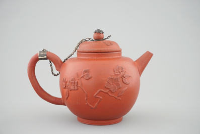 A Dutch Delft Ary de Milde red earthenware teapot and cover, late 17th C.