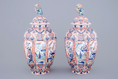 A tall pair of Dutch Delft cashmere palette vases and covers, 19th C.