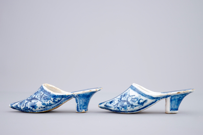 A pair of Dutch Delft blue and white shoes, 18th C.