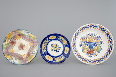 A set of six Spanish Talavera pottery plates, 19th C.