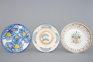 A set of six Spanish Talavera pottery plates, 19th C.