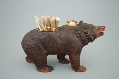 A bear-shaped Black Forest cigar holder, 1st half 20th C.