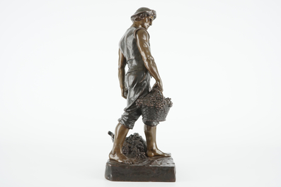 Henri Louis Levasseur (1853-1934), A vintner, bronze figure