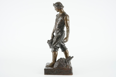 Henri Louis Levasseur (1853-1934), A vintner, bronze figure