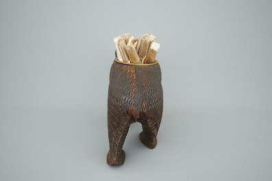 A bear-shaped Black Forest cigar holder, 1st half 20th C.