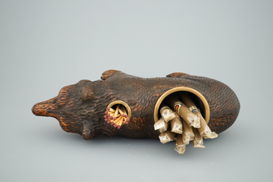 A bear-shaped Black Forest cigar holder, 1st half 20th C.