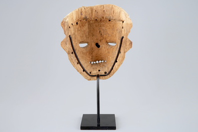 Een Afrikaans houten &quot;Mbuya&quot; masker, West-Pende, Congo