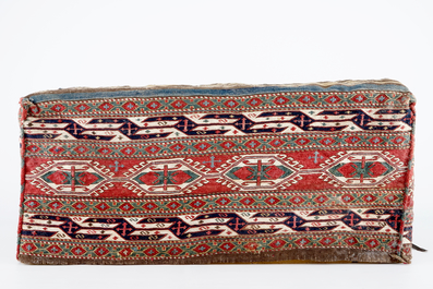 Een Turks zitkussen, zgn. shahsavan mafrash, midden 19e eeuw