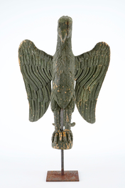 Un aigle en bois sculpt&eacute; mont&eacute; comme lutrin, France, 17/18&egrave;me