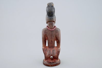 Een Afrikaans houten beeld, Yoruba, Nigeria, 2e/3e kwart 20e eeuw