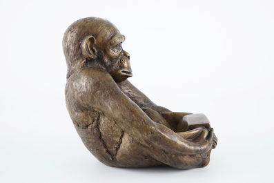 A bronze sculpture of a monkey holding a tray, 20th C.