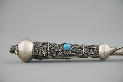 Een filigraan zilveren en turkoois thora-aanwijzer of jat, 1823, Rusland