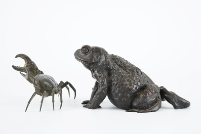 A bronze crab and a toad, after the Antique or Grand Tour souvenirs, 19/20th C.