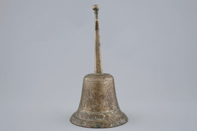 A tall bronze table bell with stylised handle, 16/17th C.