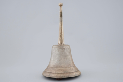 A tall bronze table bell with stylised handle, 16/17th C.