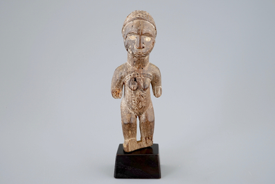 Een Afrikaans houten beeld, Bembe, Congo, 19/20e eeuw